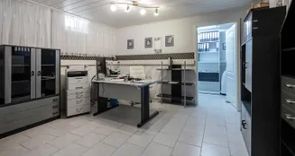 von_poll_real_estate_property_25072012_image_25