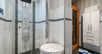 von_poll_real_estate_property_25072012_image_11