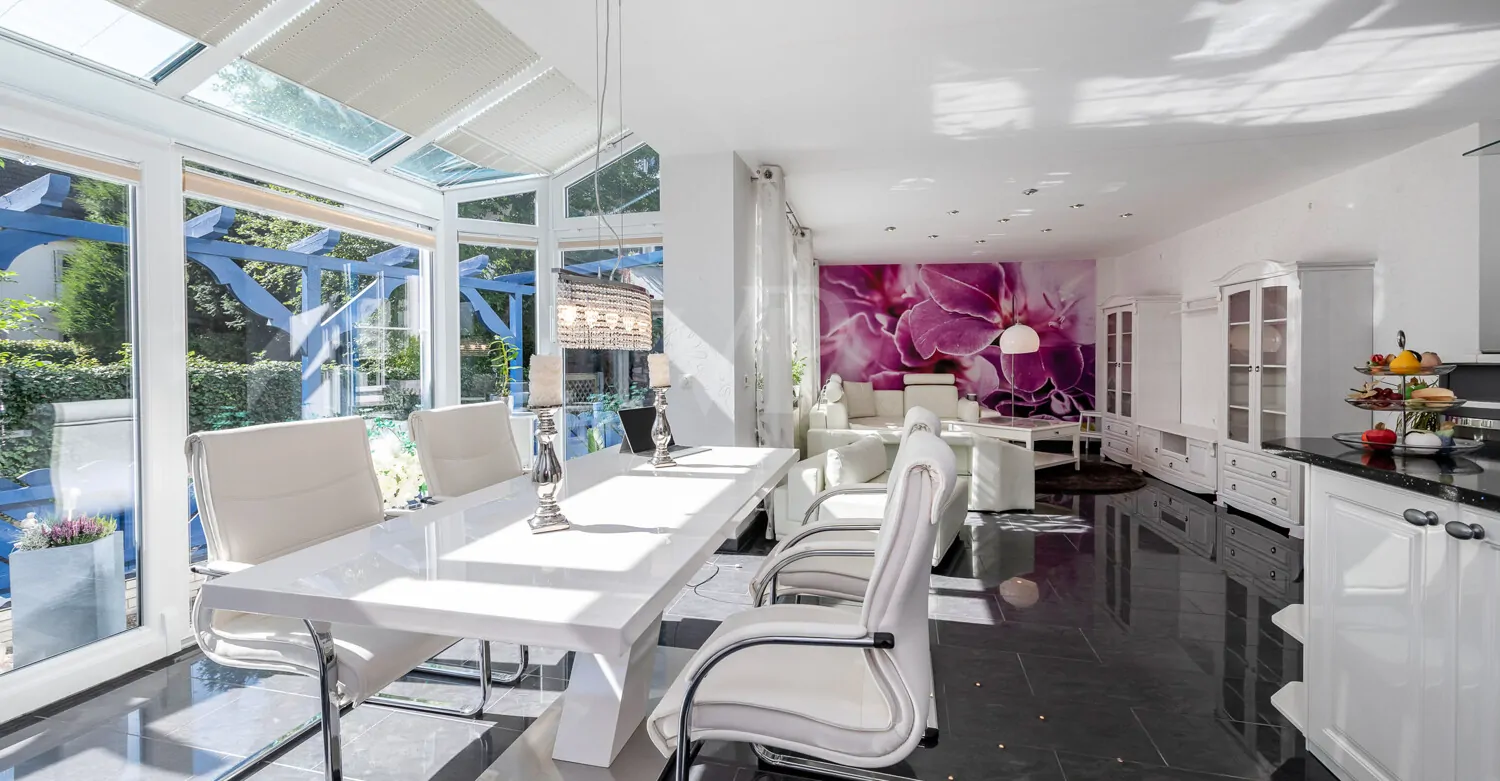 Großzügiger Wohnbereich im EG