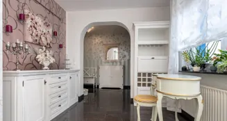 von_poll_real_estate_property_25072012_image_5