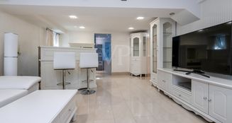 von_poll_real_estate_property_25072012_image_22