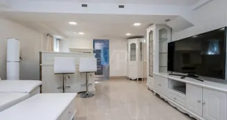 von_poll_real_estate_property_25072012_image_22