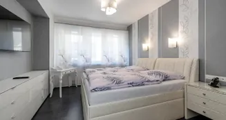 von_poll_real_estate_property_25072012_image_9