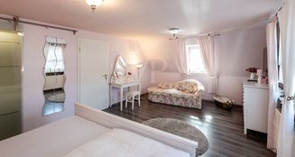 von_poll_real_estate_property_25072012_image_17