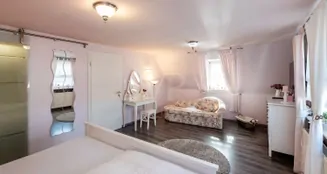 von_poll_real_estate_property_25072012_image_17