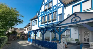 von_poll_real_estate_property_25072012_image_0