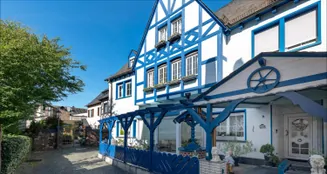 von_poll_real_estate_property_25072012_image_0