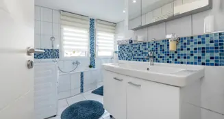 von_poll_real_estate_property_25072012_image_20