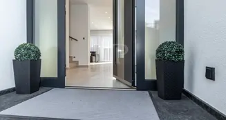 von_poll_real_estate_property_25072013_image_3