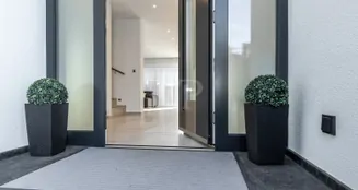 von_poll_real_estate_property_25072013_image_3