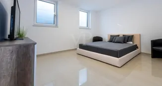 von_poll_real_estate_property_25072013_image_31