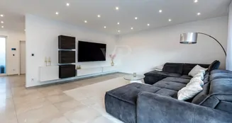 von_poll_real_estate_property_25072013_image_8