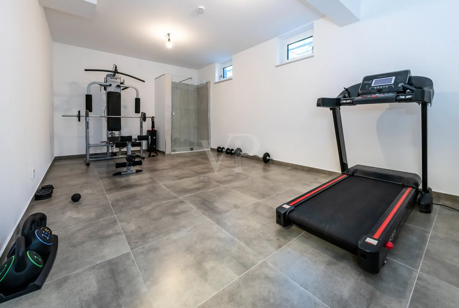 UG Fitnessraum mit Dusche