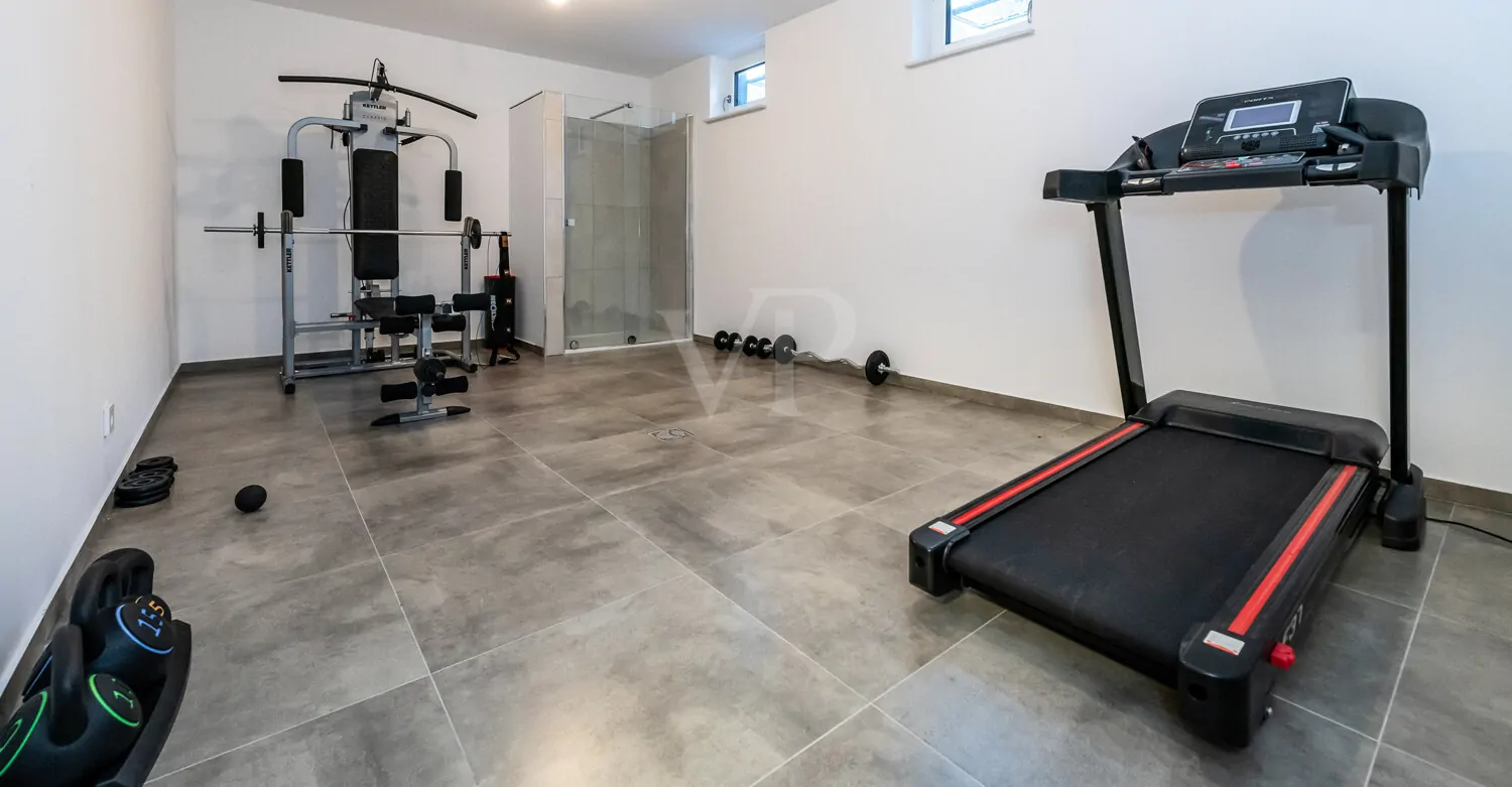 UG Fitnessraum mit Dusche