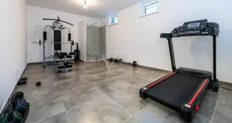 von_poll_real_estate_property_25072013_image_33