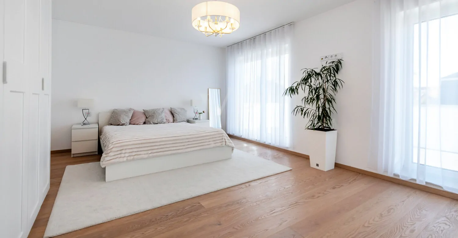 Eltern mit Zugang Balkon