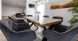 von_poll_real_estate_property_25072013_image_11