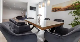 von_poll_real_estate_property_25072013_image_11