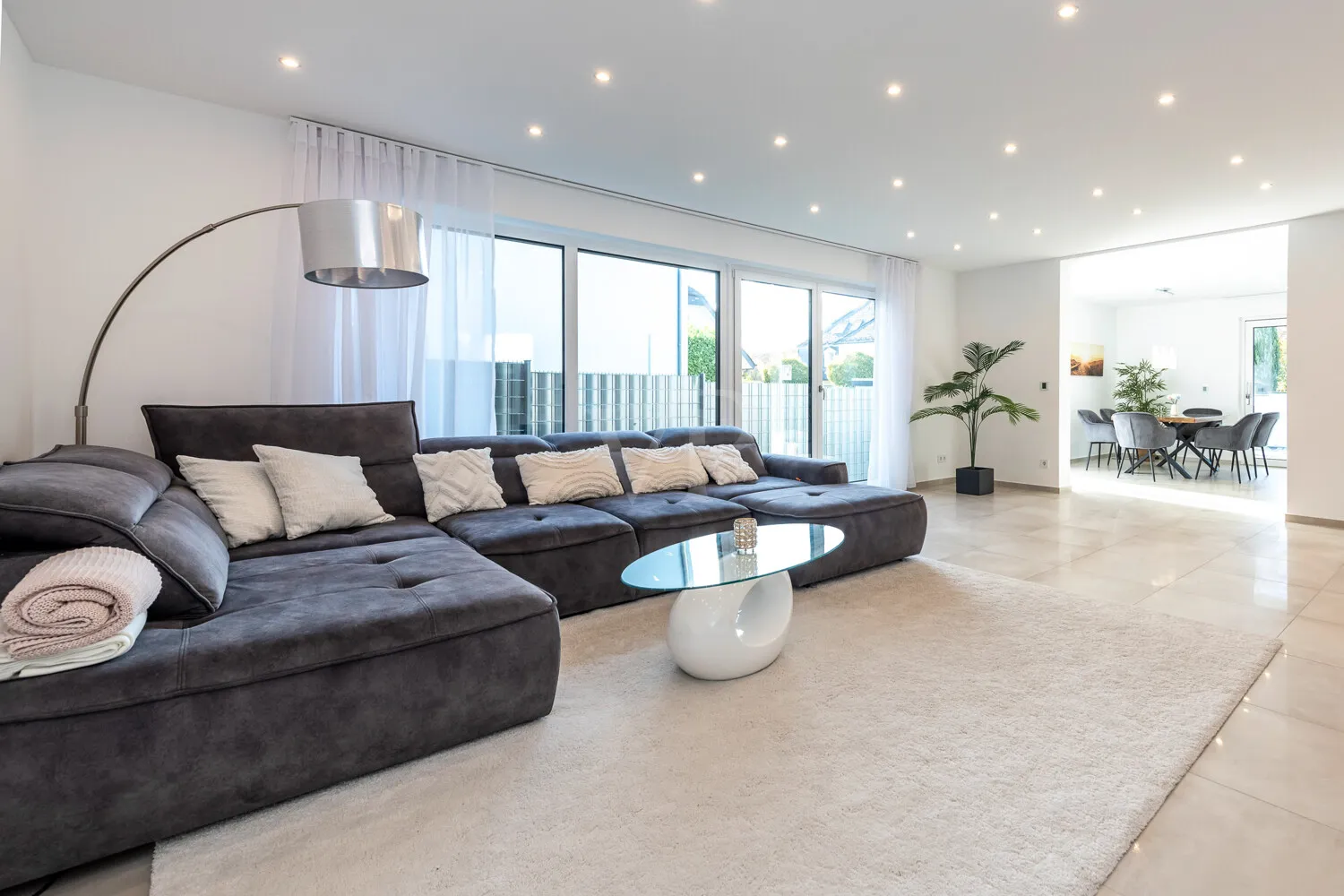 Wohnen mit Blick ins Esszimmer