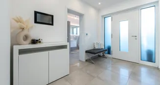 von_poll_real_estate_property_25072013_image_4