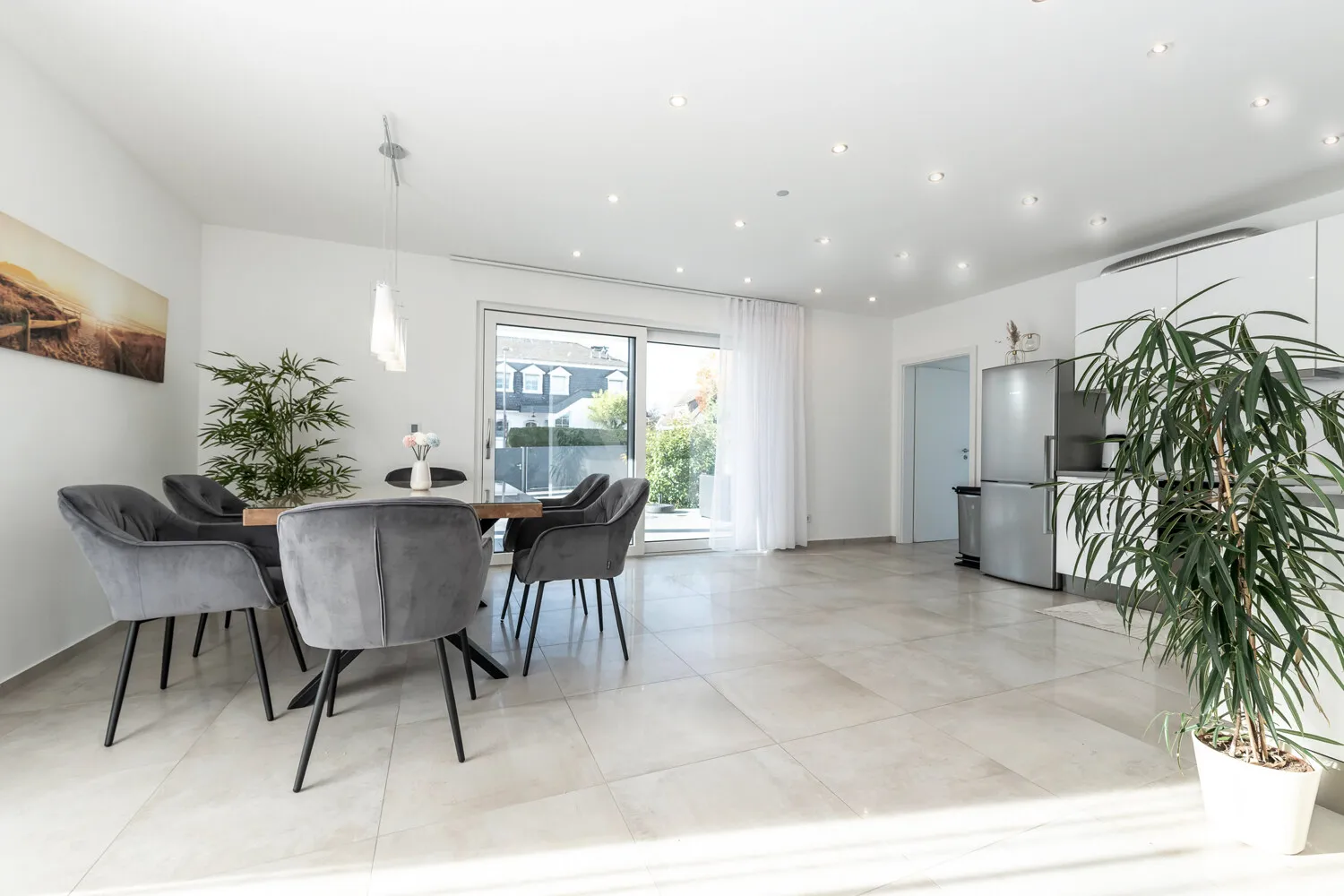 Küche / Essen mit Zugang Terrasse