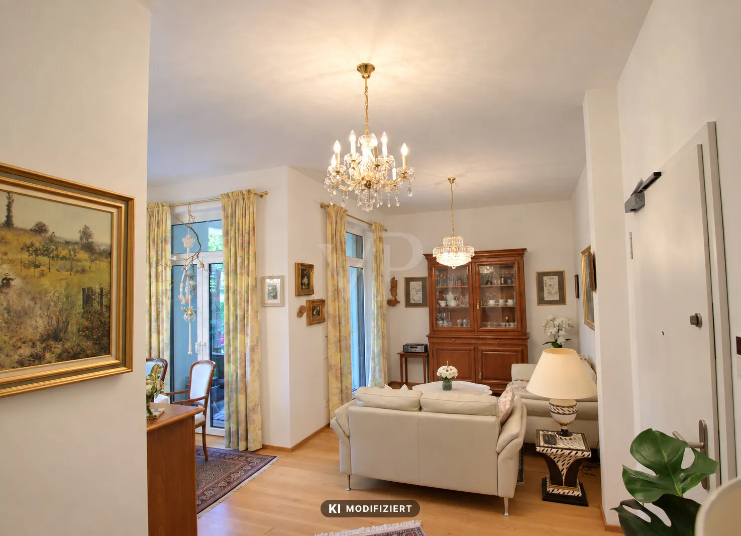 Blick ins Wohnzimmer mit Zugang Loggia