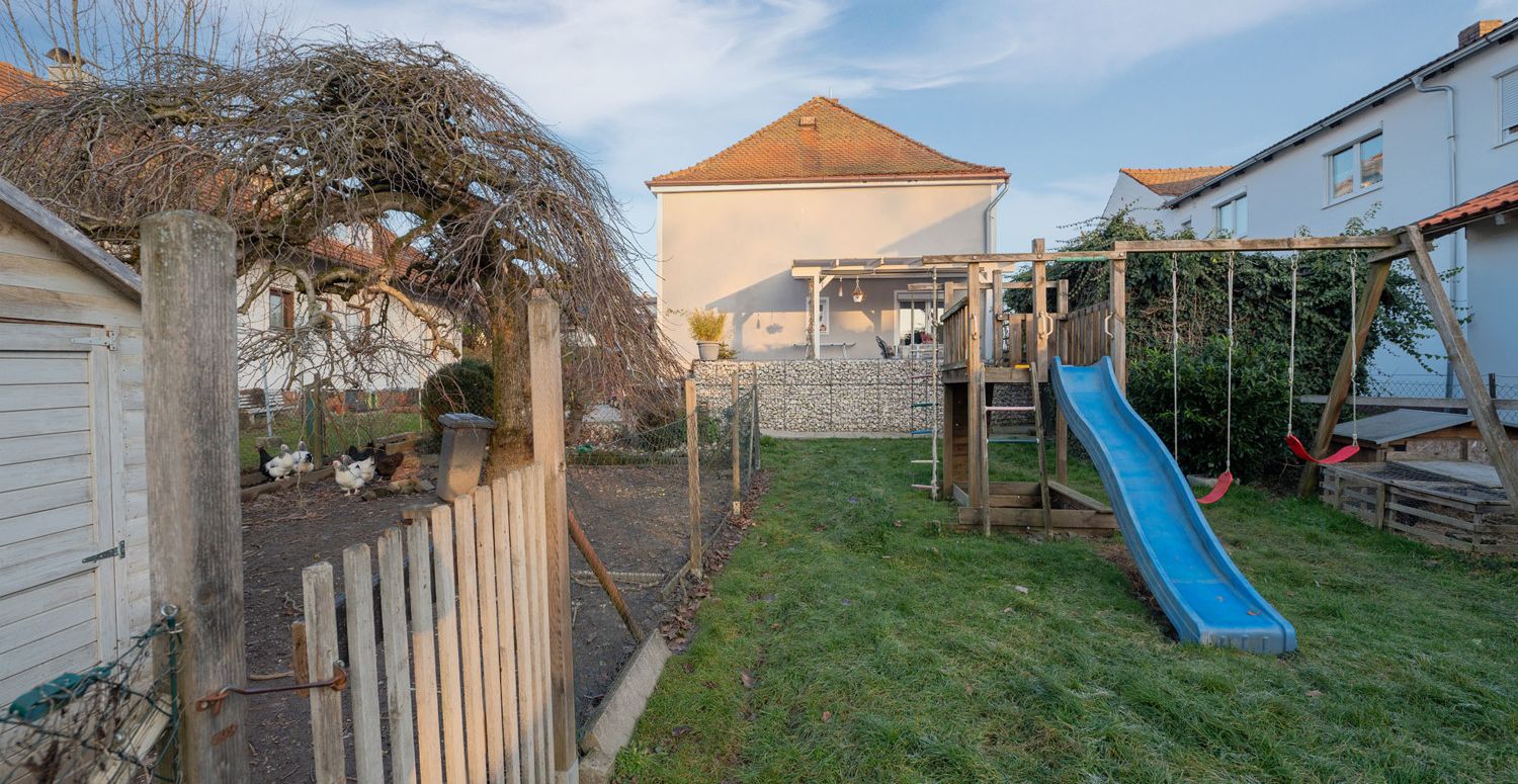 Einfamilienhaus mit großem Garten