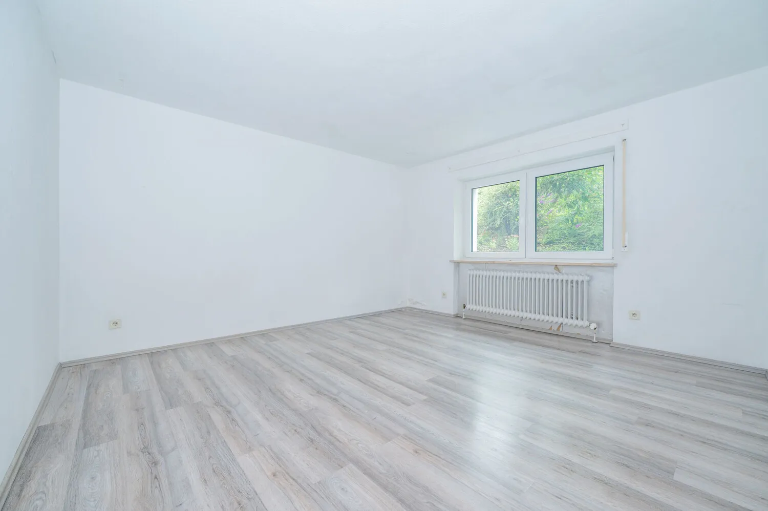 Großzügiger Bungalow mit modernisiertem Ambiente und sonnigem Garten