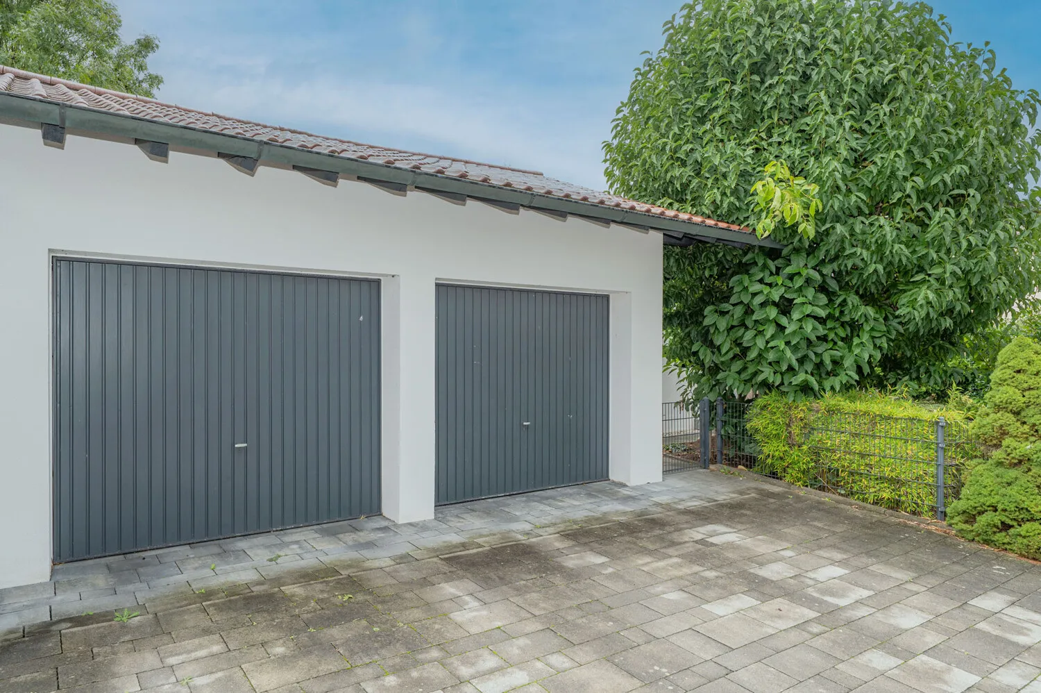 Großzügiger Bungalow mit modernisiertem Ambiente und sonnigem Garten