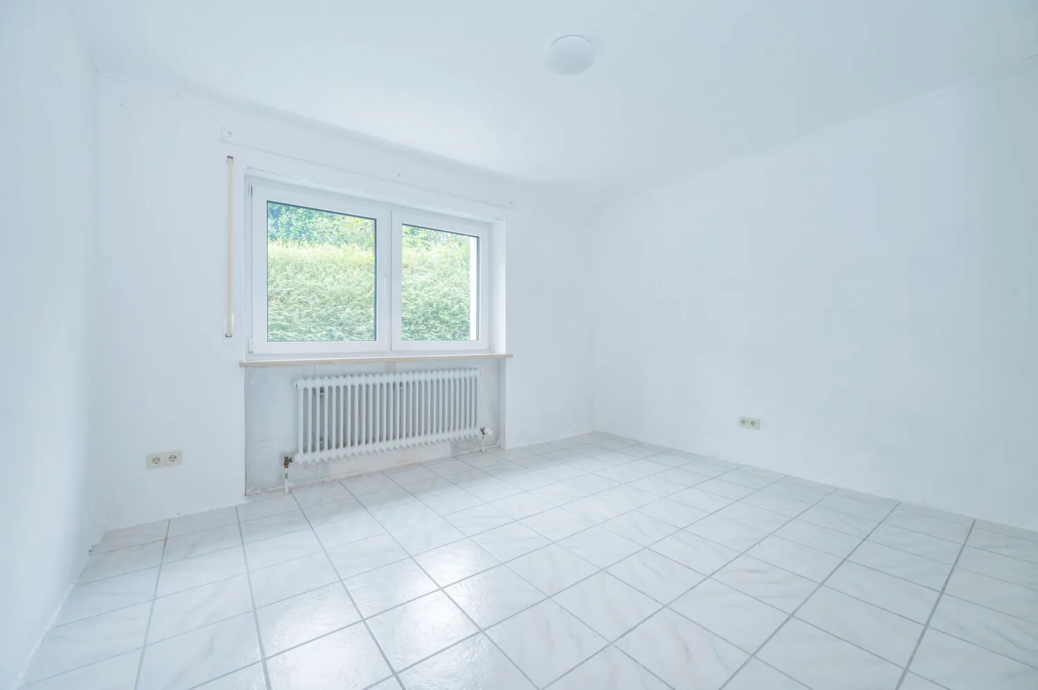 Großzügiger Bungalow mit modernisiertem Ambiente und sonnigem Garten
