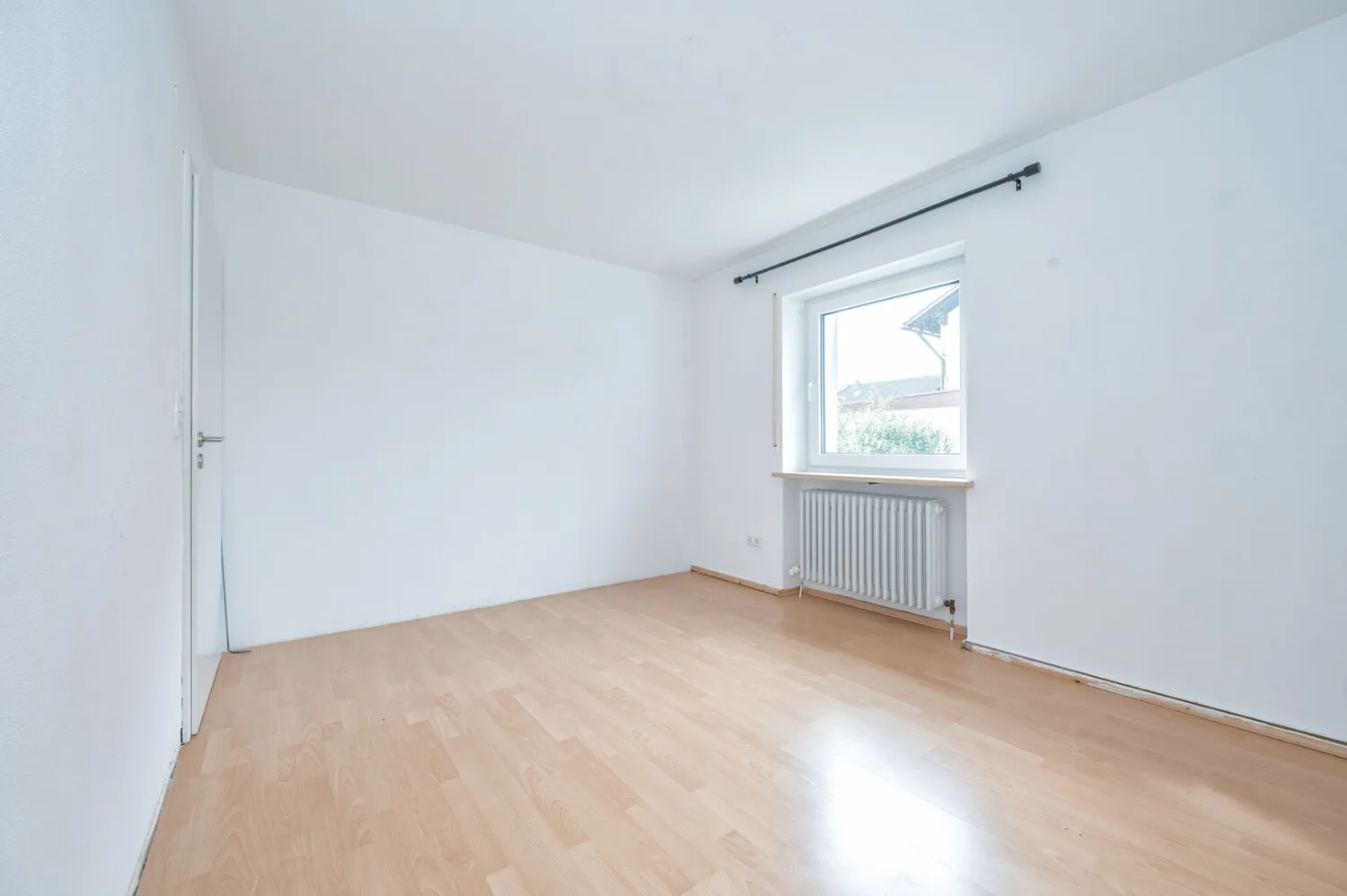 Großzügiger Bungalow mit modernisiertem Ambiente und sonnigem Garten