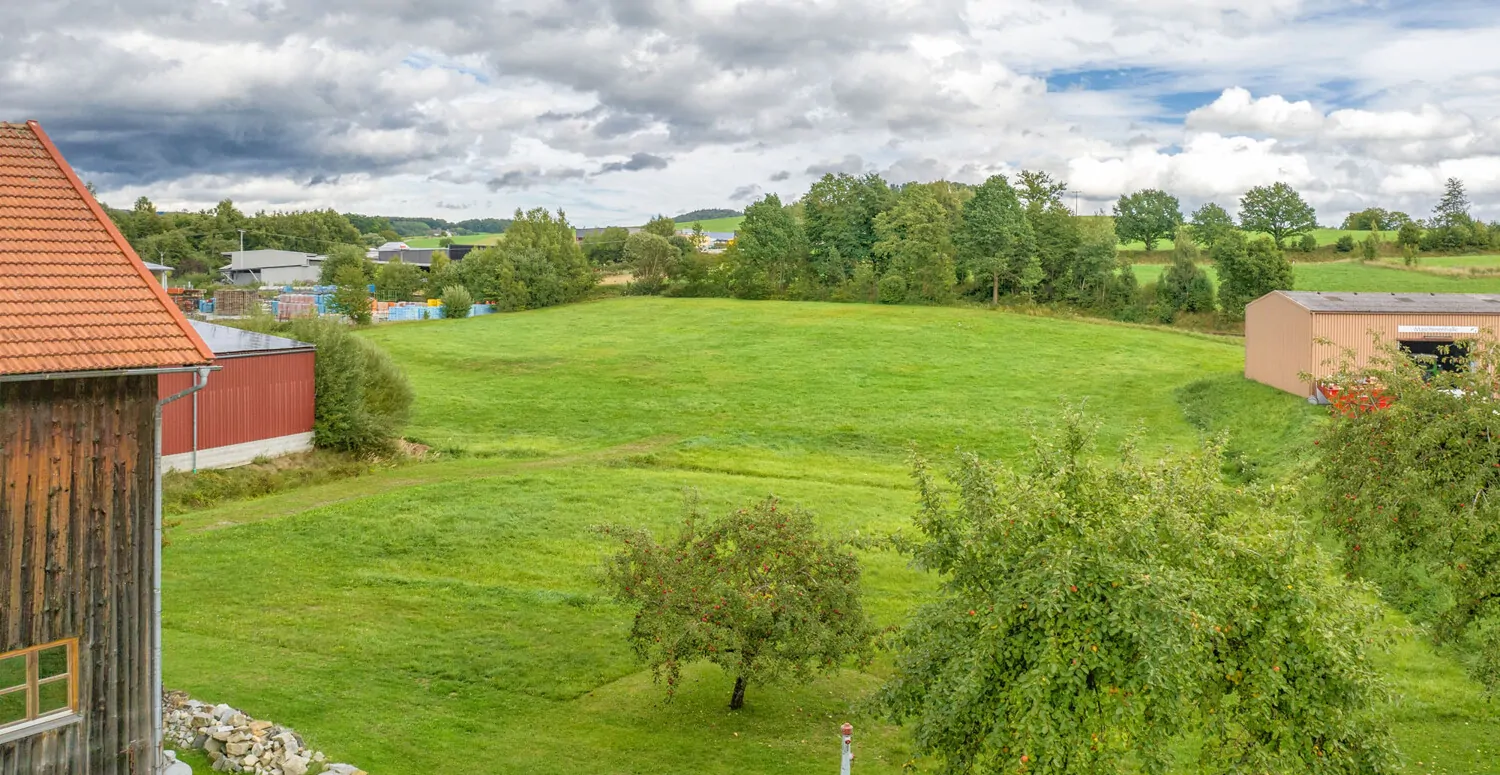 Blick über das Grundstück