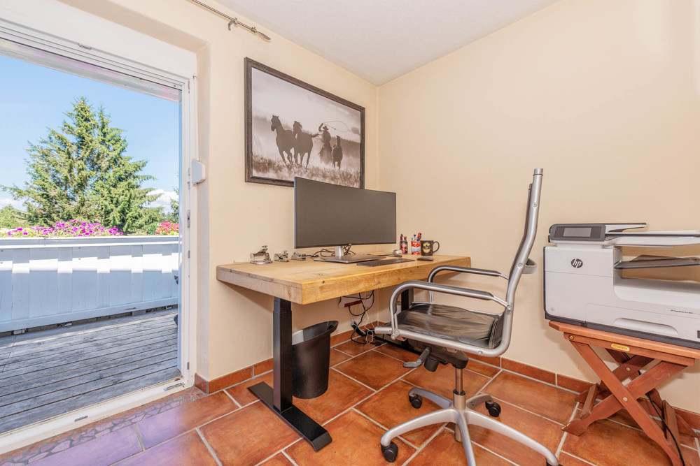 Büro EG