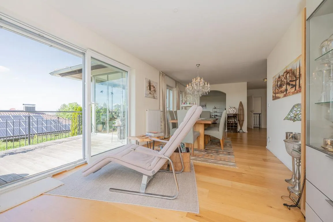Kernsaniertes Traumhaus mit Wintergärten & Aussichtslage