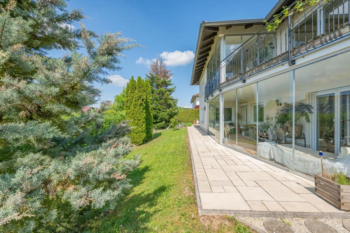 Kernsaniertes Traumhaus mit Wintergärten & Aussichtslage
