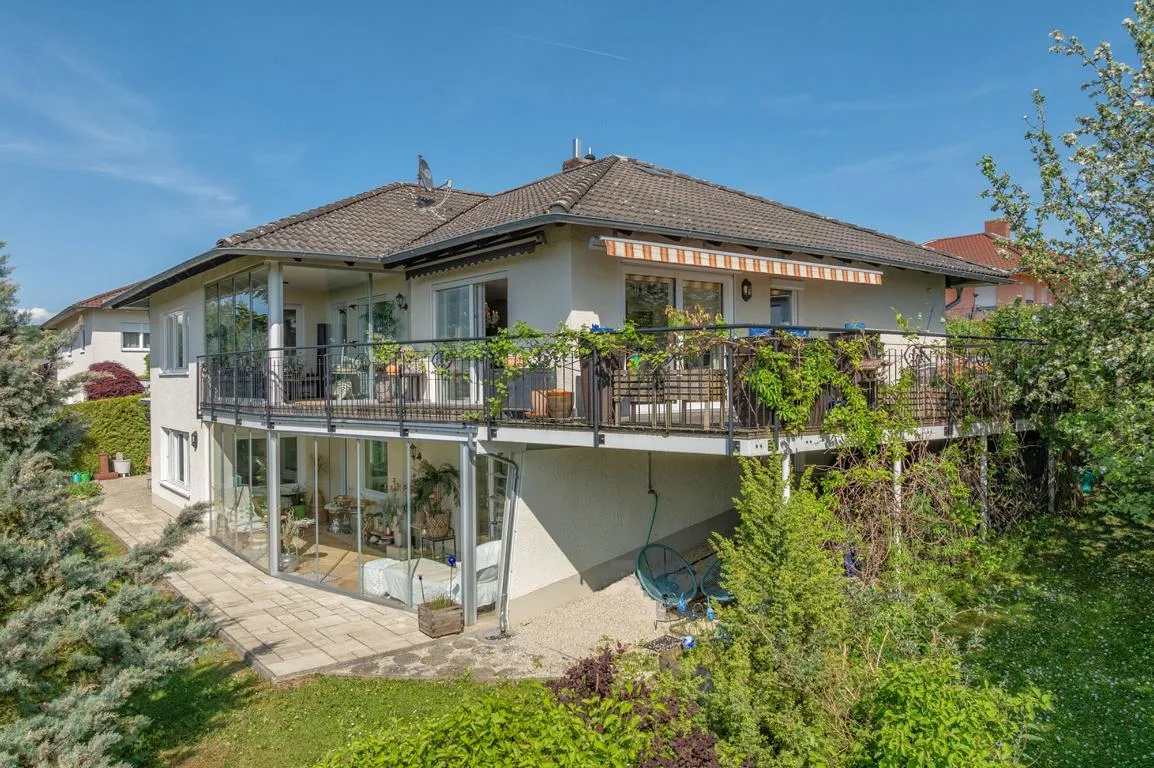 Kernsaniertes Traumhaus mit Wintergärten & Aussichtslage