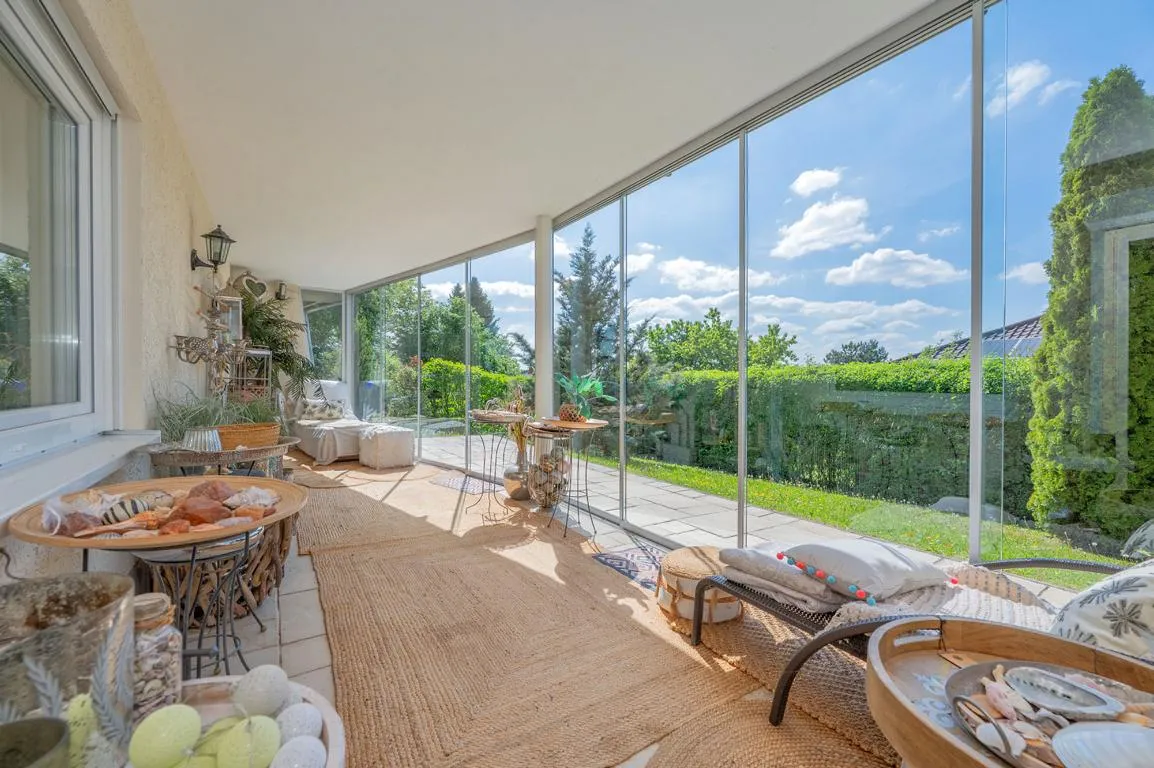 Kernsaniertes Traumhaus mit Wintergärten & Aussichtslage