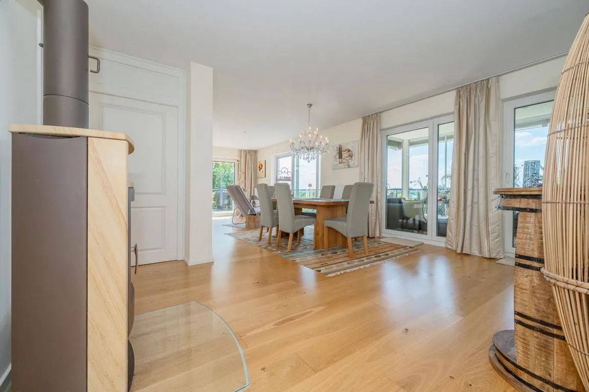 Kernsaniertes Traumhaus mit Wintergärten & Aussichtslage