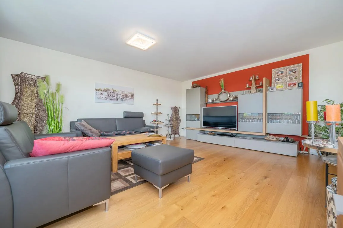 Kernsaniertes Traumhaus mit Wintergärten & Aussichtslage