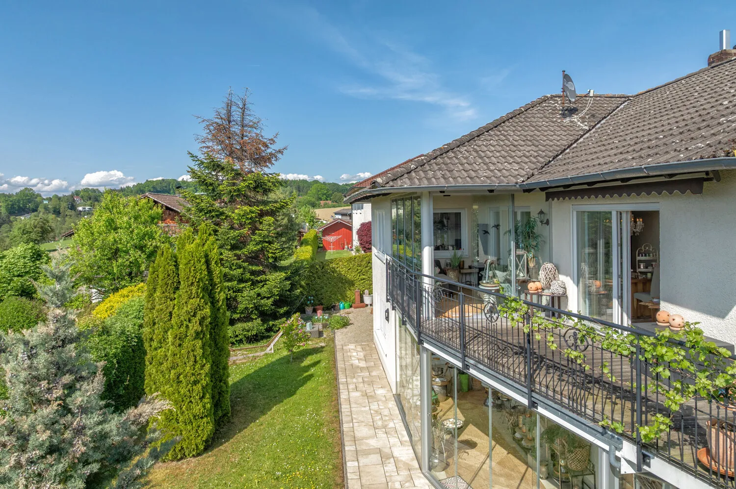 Kernsaniertes Traumhaus mit Wintergärten & Aussichtslage
