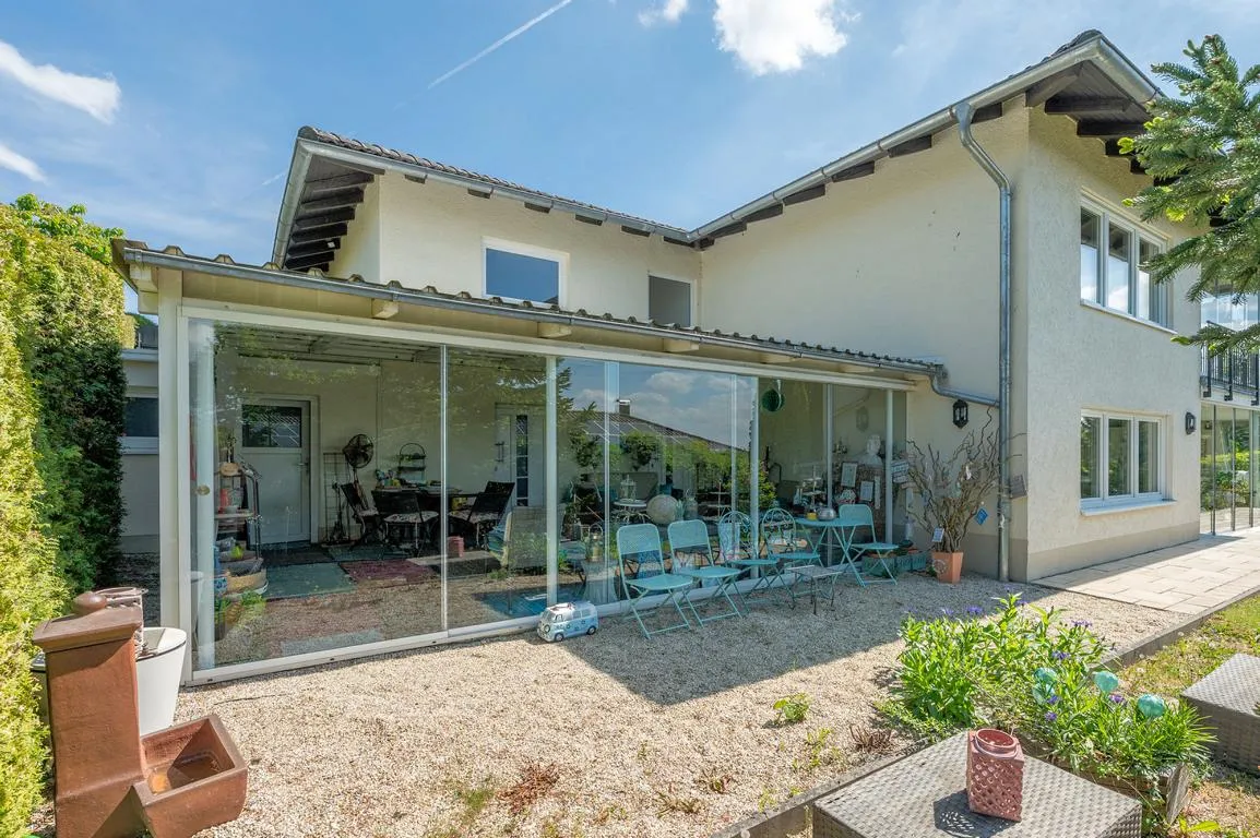 Kernsaniertes Traumhaus mit Wintergärten & Aussichtslage