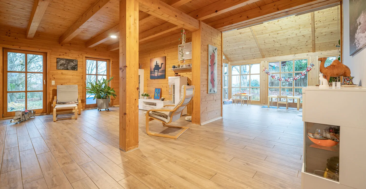 Hochwertiges Sonneitnerholzhaus - Einfamilienhaus mit Einliegerwohnung und großem Grundstück