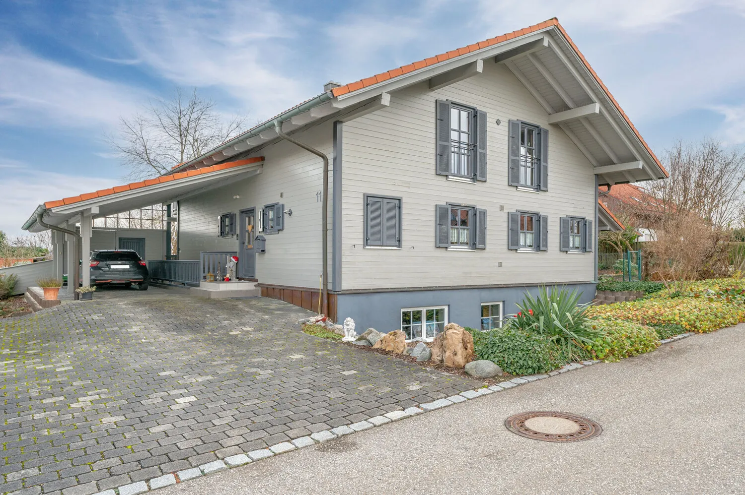 Hochwertiges Sonneitnerholzhaus - Einfamilienhaus mit Einliegerwohnung und großem Grundstück