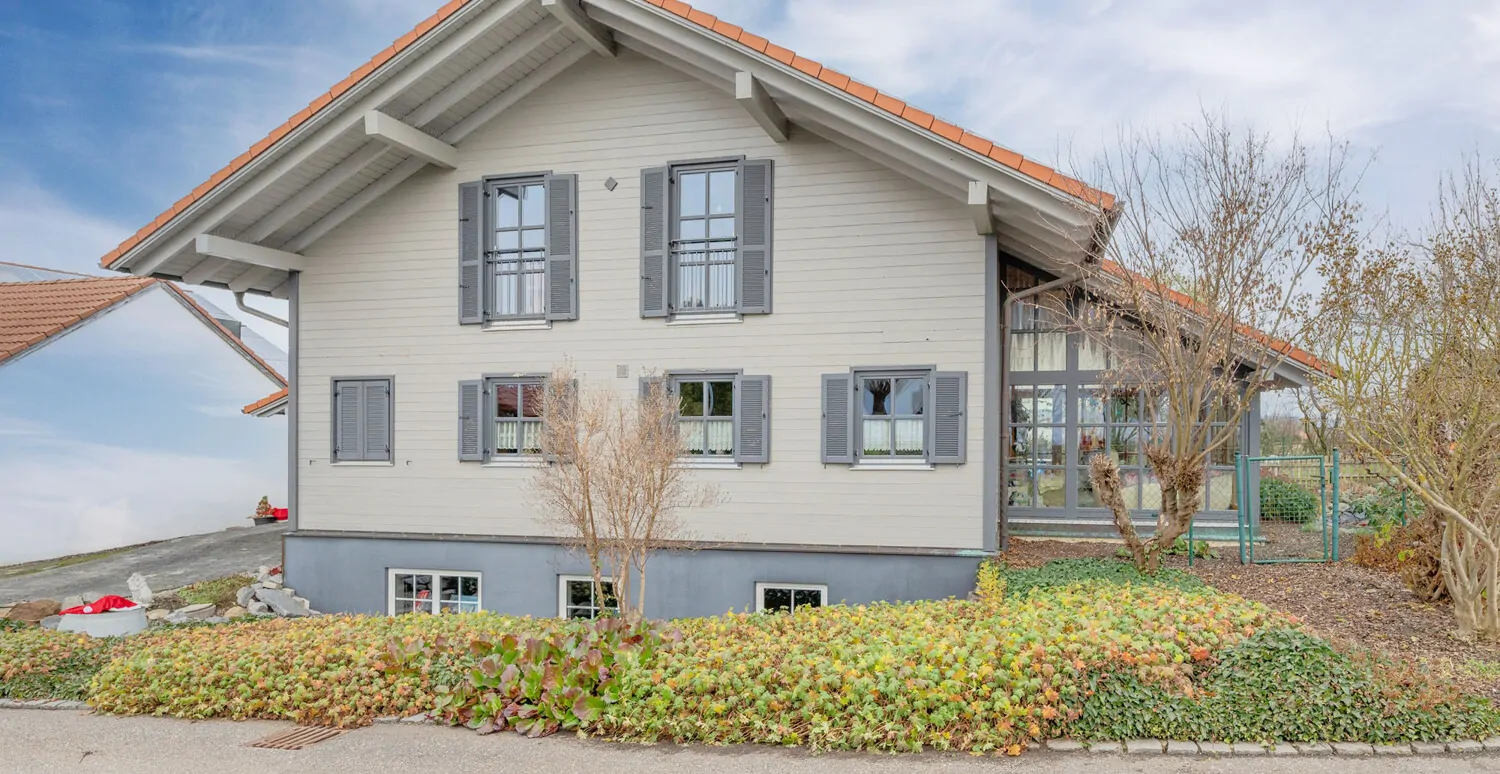 Hochwertiges Sonneitnerholzhaus - Einfamilienhaus mit Einliegerwohnung und großem Grundstück