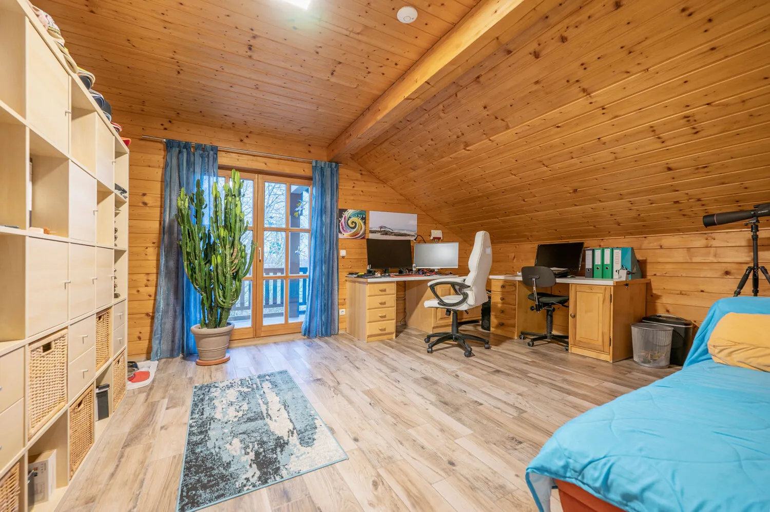 Hochwertiges Sonneitnerholzhaus - Einfamilienhaus mit Einliegerwohnung und großem Grundstück