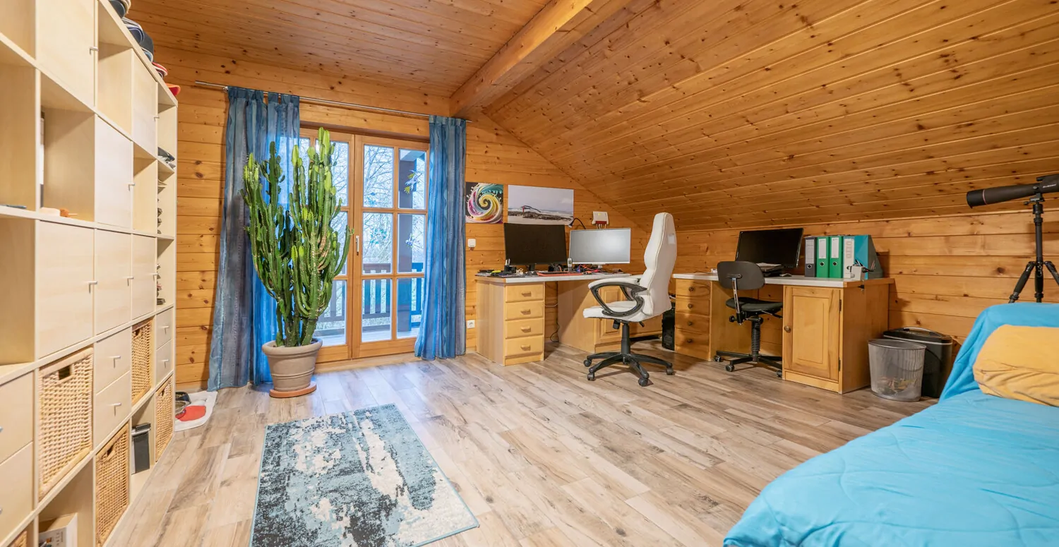 Hochwertiges Sonneitnerholzhaus - Einfamilienhaus mit Einliegerwohnung und großem Grundstück