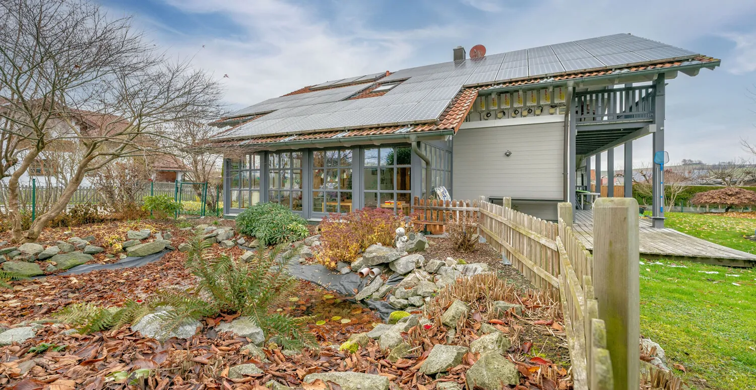 Hochwertiges Sonneitnerholzhaus - Einfamilienhaus mit Einliegerwohnung und großem Grundstück