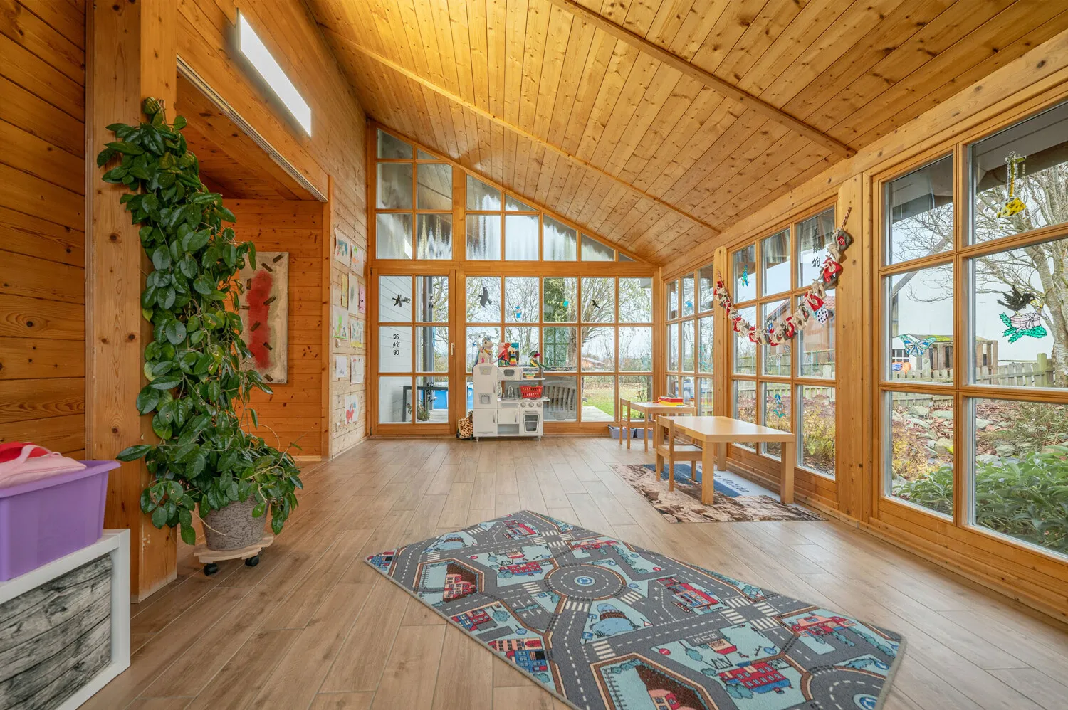 Hochwertiges Sonneitnerholzhaus - Einfamilienhaus mit Einliegerwohnung und großem Grundstück