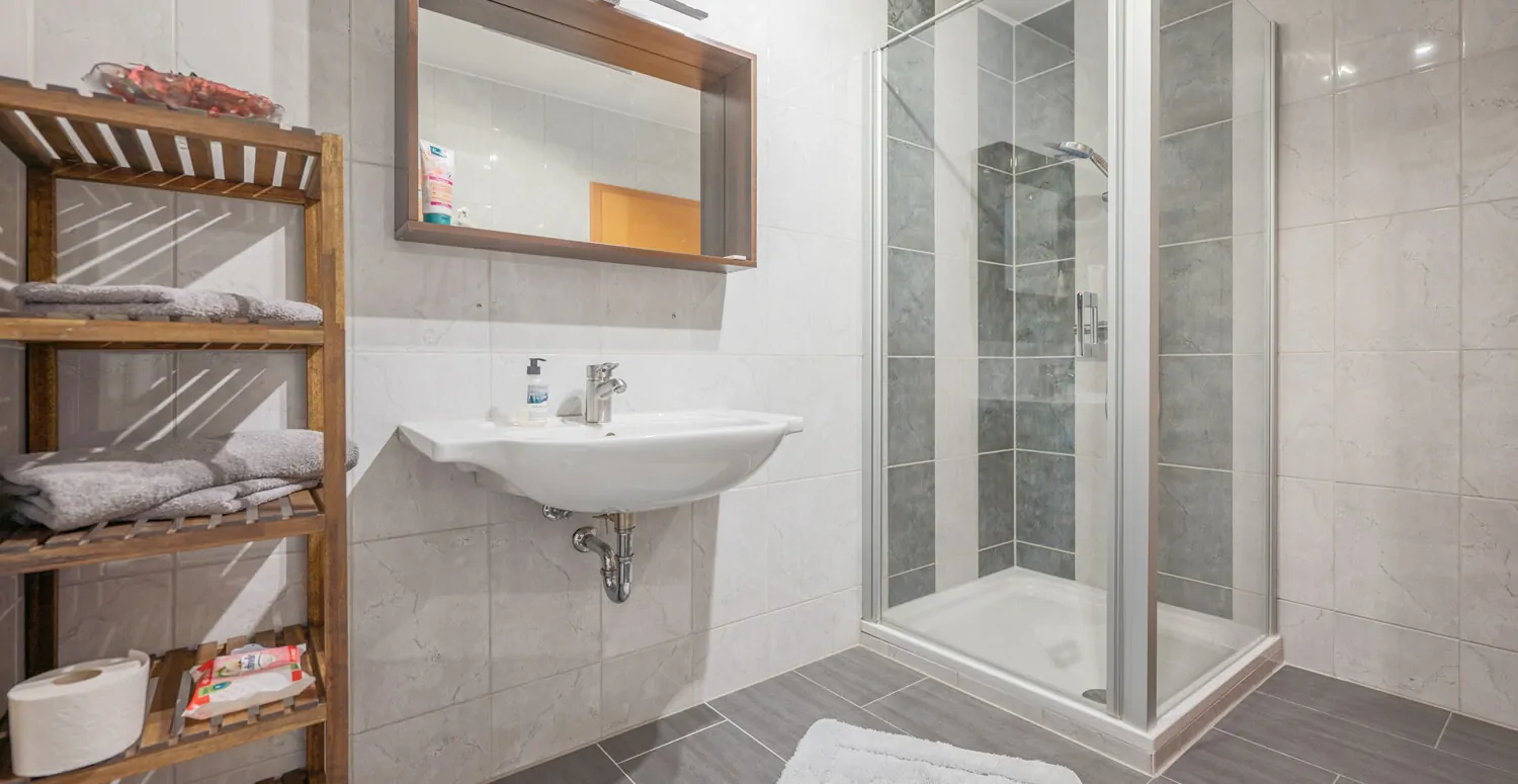 Hochwertiges Sonneitnerholzhaus - Einfamilienhaus mit Einliegerwohnung und großem Grundstück