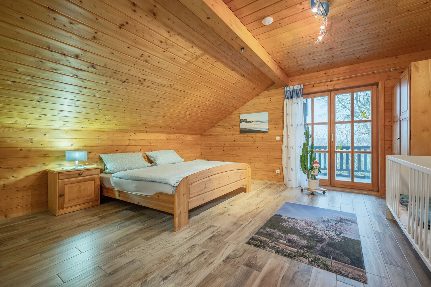 Hochwertiges Sonneitnerholzhaus - Einfamilienhaus mit Einliegerwohnung und großem Grundstück